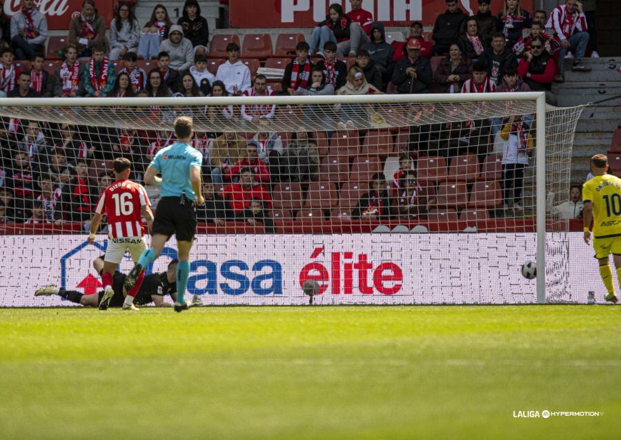 El Sporting encaja el tercer gol del Villarreal B.
