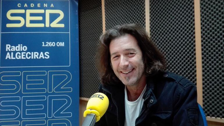 Quico Rebolledo, miembro del grupo ecologista Agaden, en los estudios de Radio Algeciras.