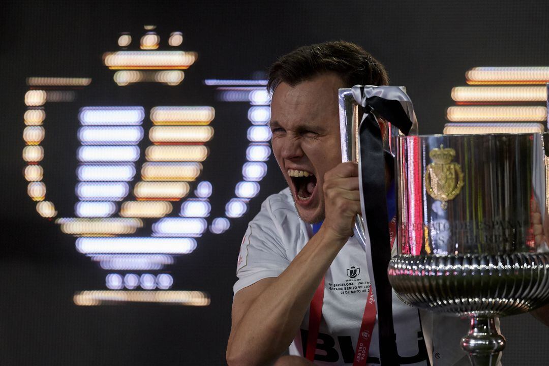 Cheryshev con la Copa del Rey