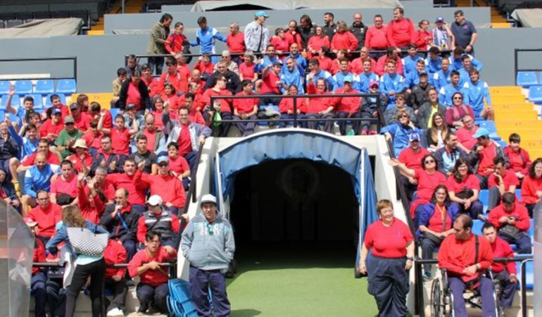 La plantilla blanquiazul ha tenido visita durante el entrenamiento