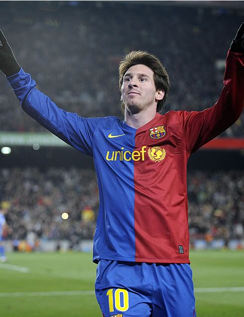 Messi celebra su golazo ante el Depor, el primero de los cinco del Barça