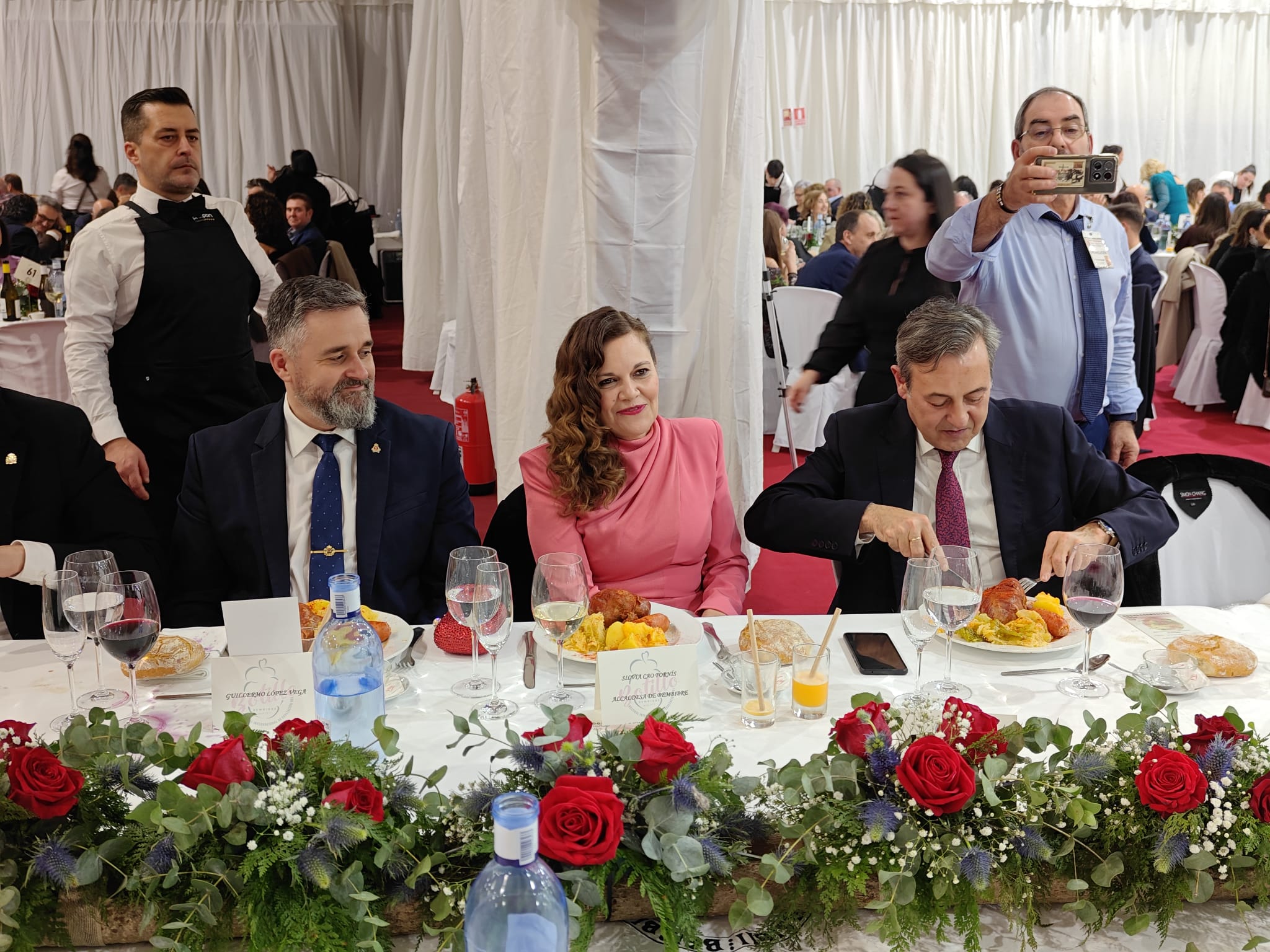 José Robagorda prueba el botillo junto a la alcaldesa