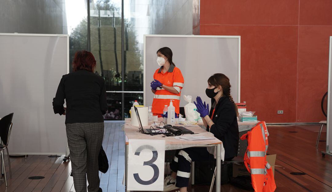 Punto de vacunación en el Centro Cultural Miguel Delibes