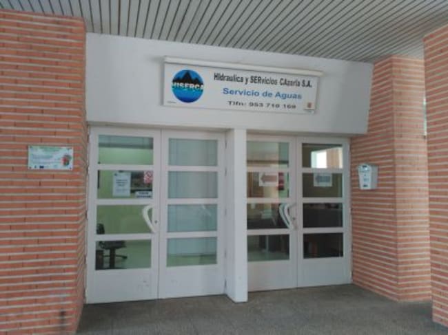 Oficinas centrales de HISERCA S.A., la empresa pública de gestión del agua potable de Cazorla, en la plaza de Andalucía