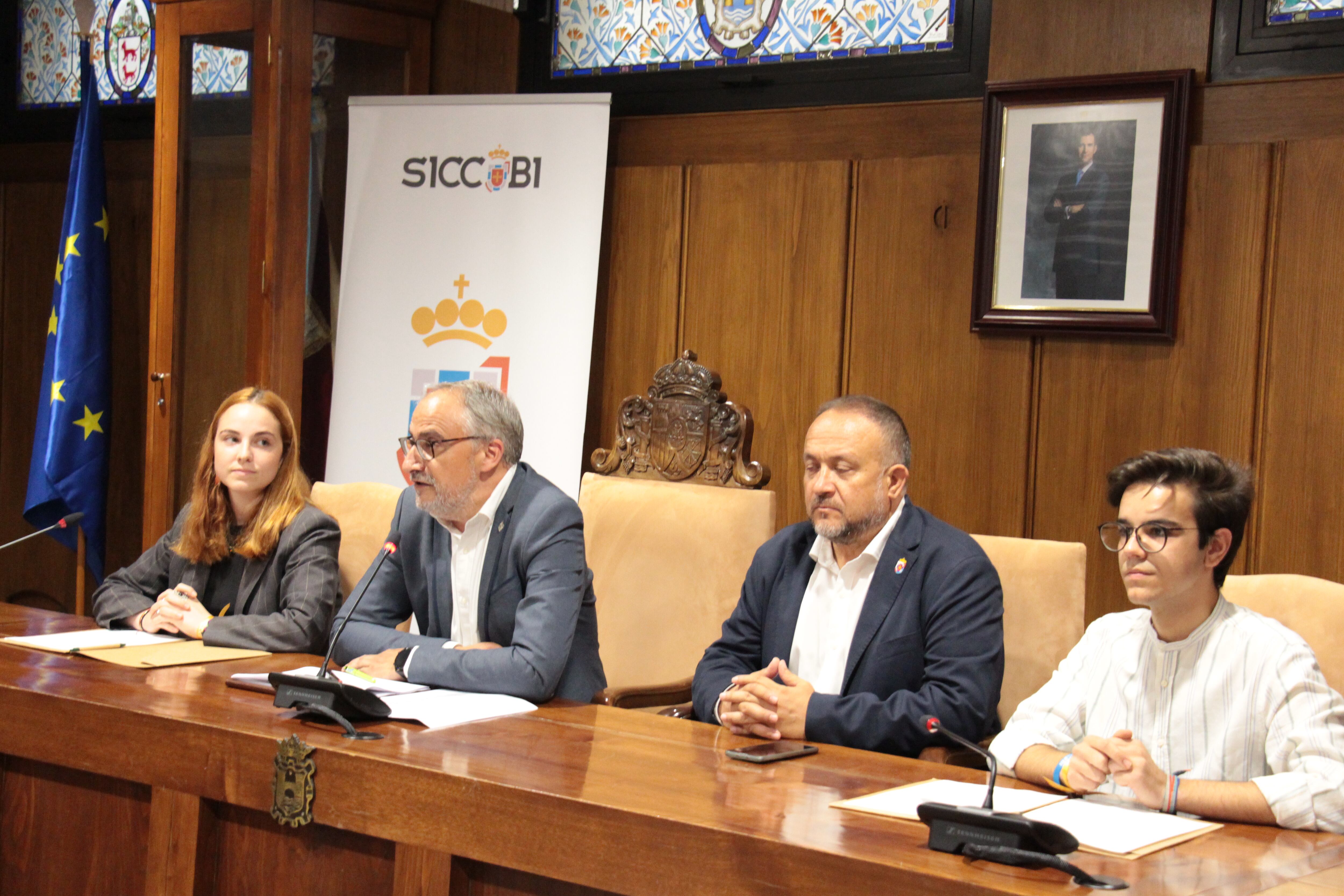 Los promotores del SICCOBI junto al alcalde de Ponferrada y el presidente del Consejo Comarcal del Bierzo