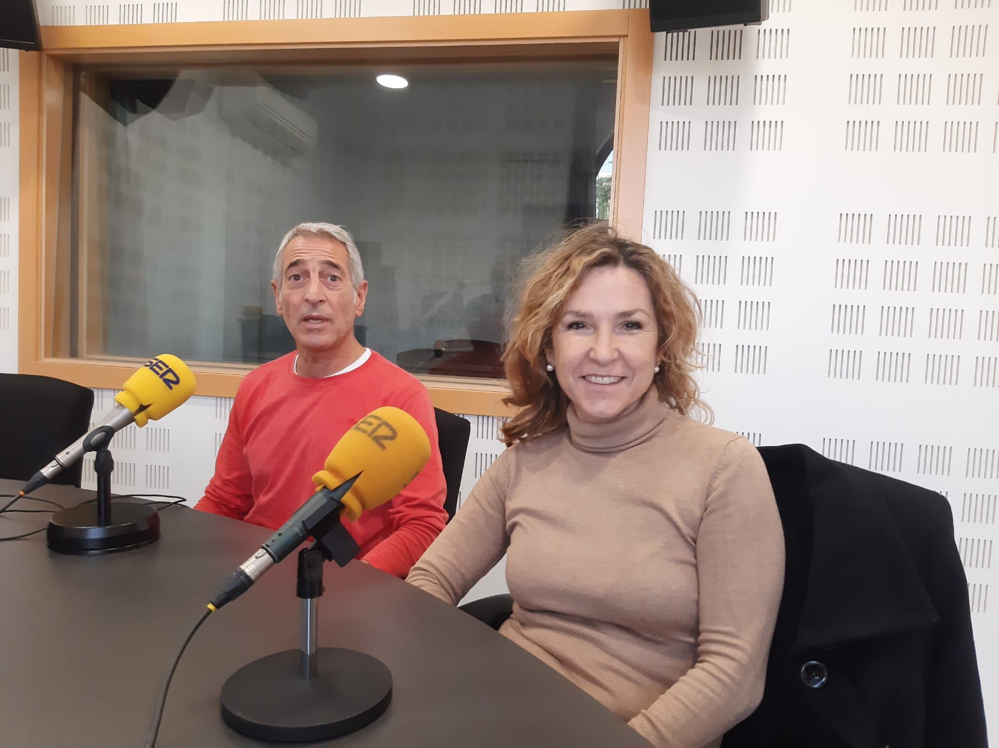 Rubén Barakat y María Ángeles Díaz en los estudios de SER Madrid Sur