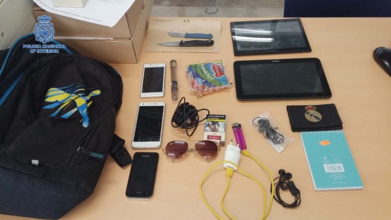Algunos de los efectos recuperados por la detención de dos menores en Plasencia