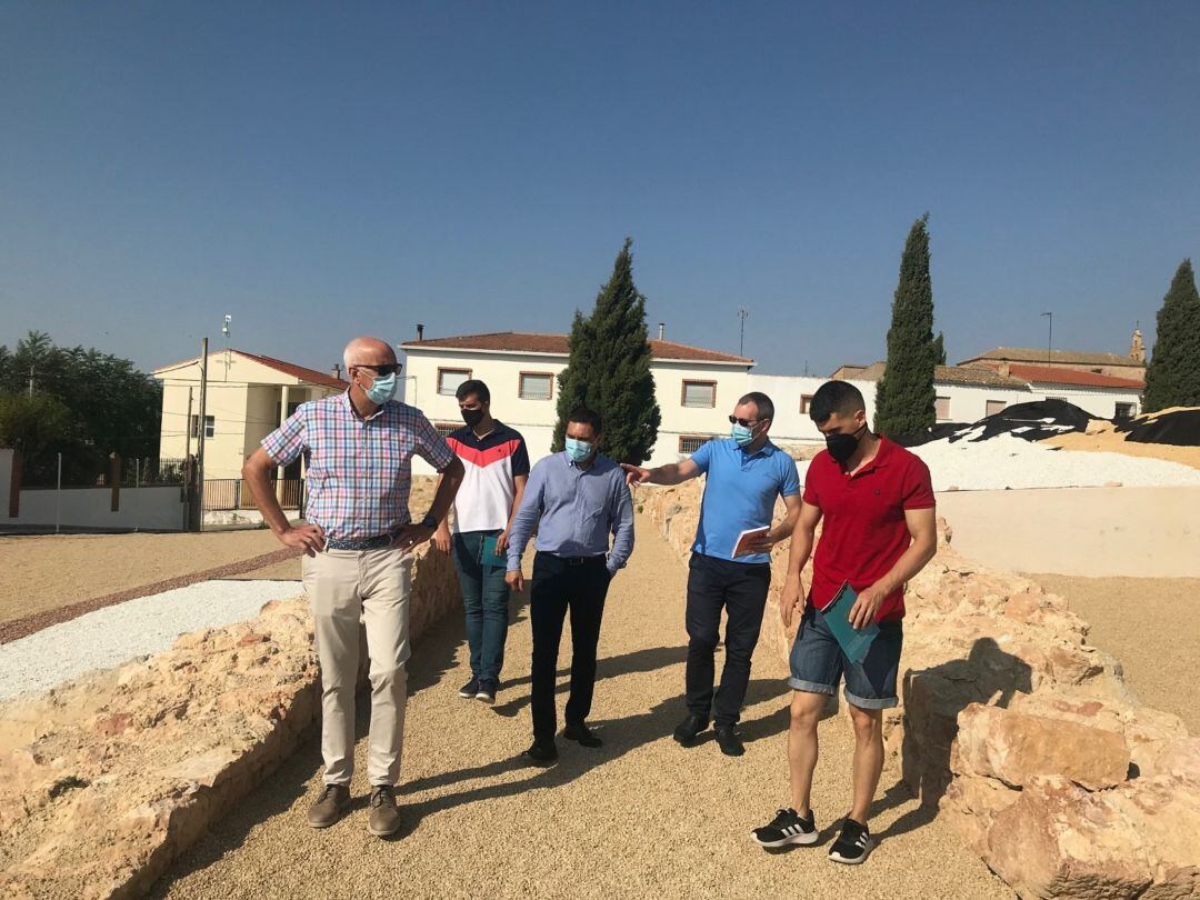 Visita del presidente de la Diputación provincial, Álvaro Martínez Chana, al Convento de los Dominicos en Villaescusa de Haro