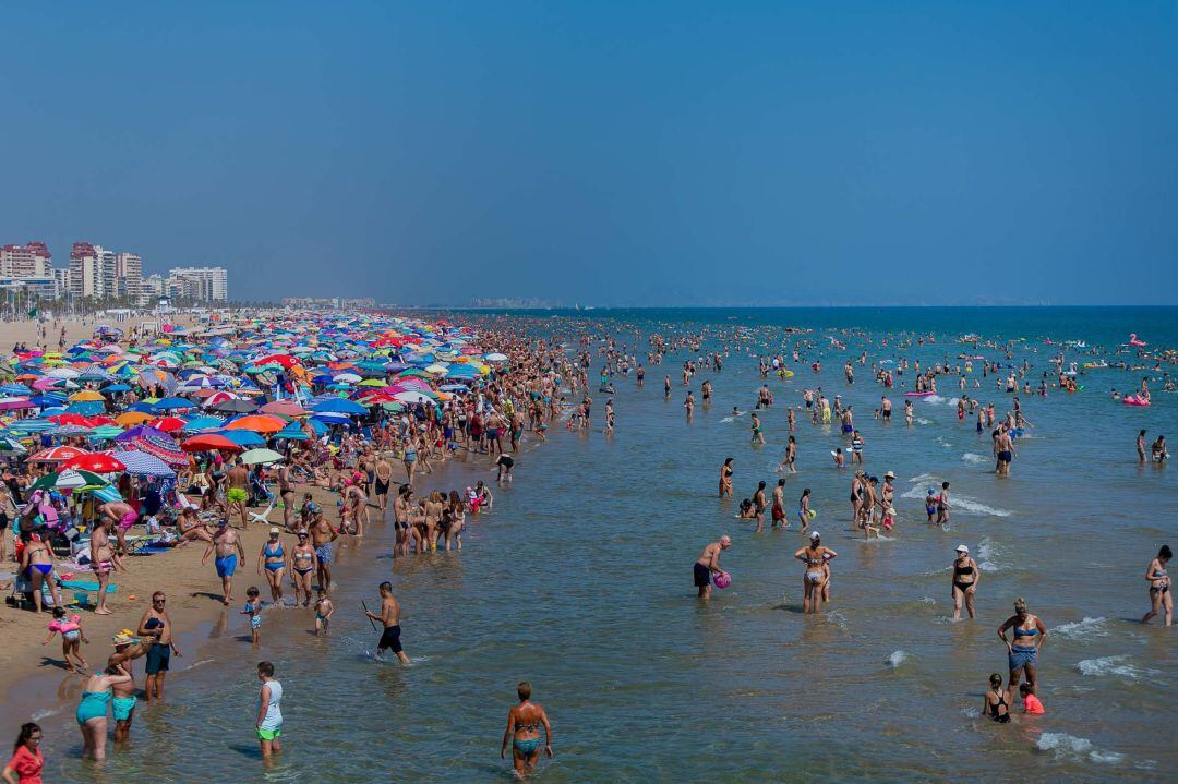 Primera línea de mar en la playa de Gandia. 