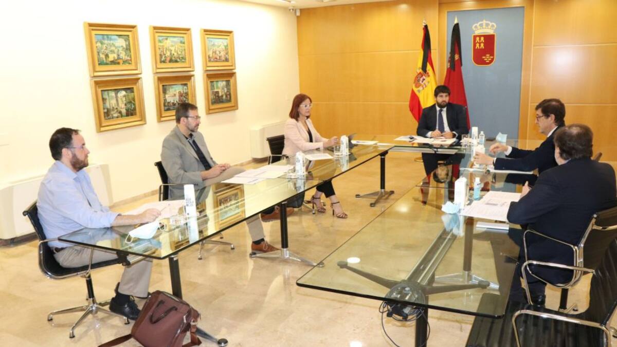 Villegas insta a "no bajar la guardia" porque el virus no ha desaparecido