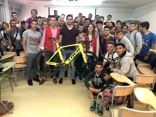 Andrés Contreras, en un instituto dando charlas de educación vial