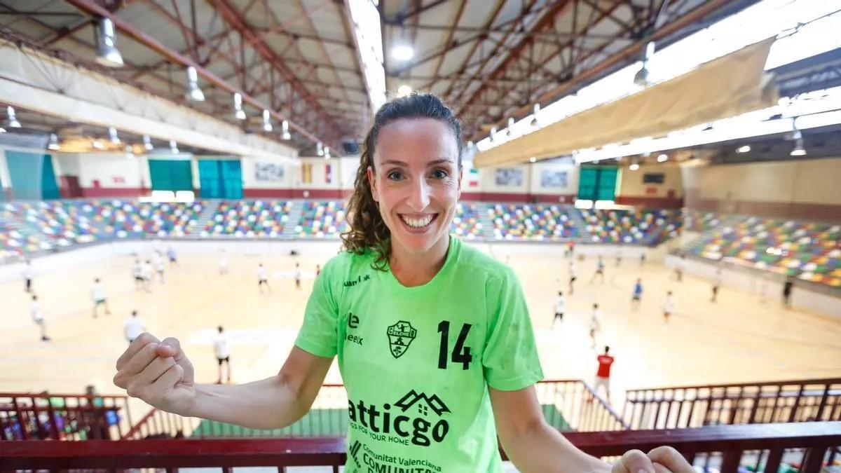 La capitana del CBM Elche, María Flores, dejará el balonmano profesional al final de la temporada