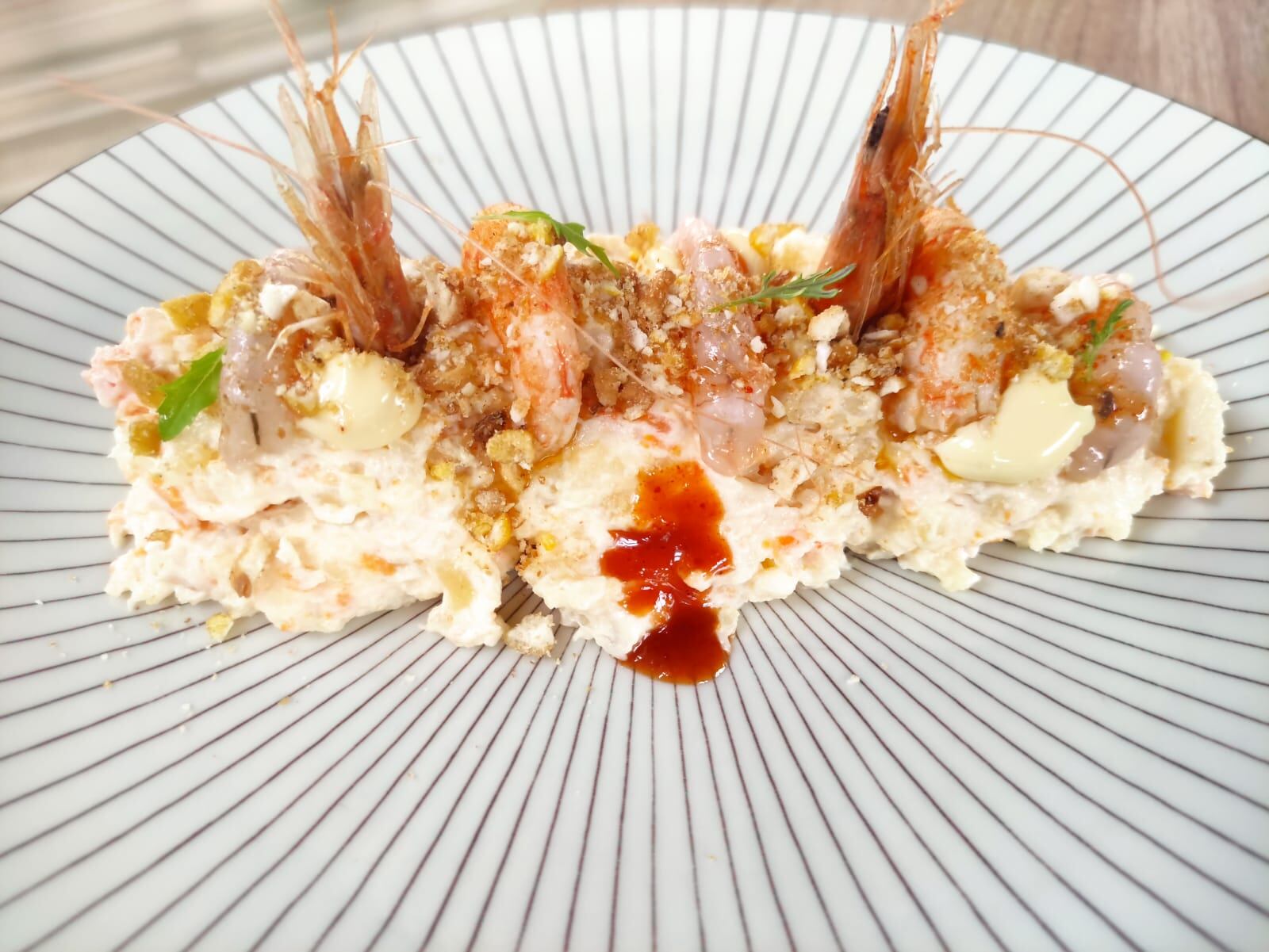 Ensaladilla crujiente de gambas