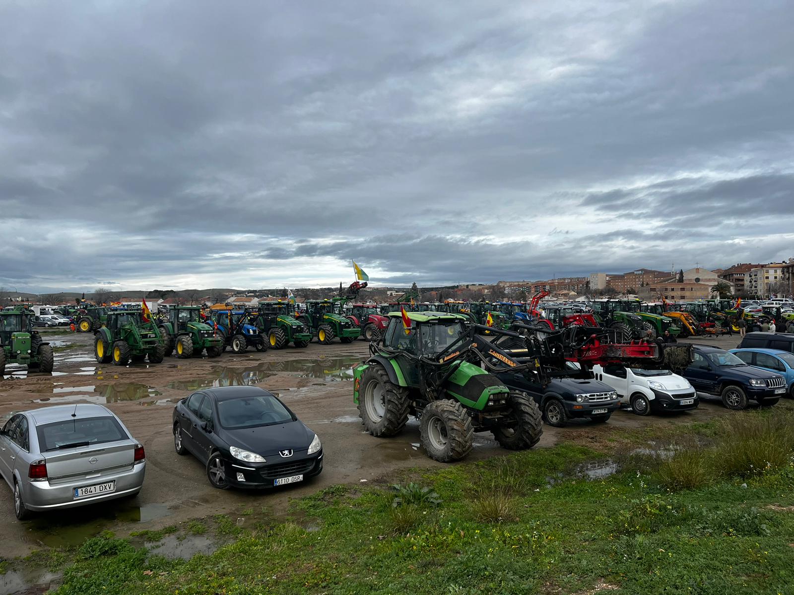 Los agricultores se concentran en la explanada de Santa Teresa