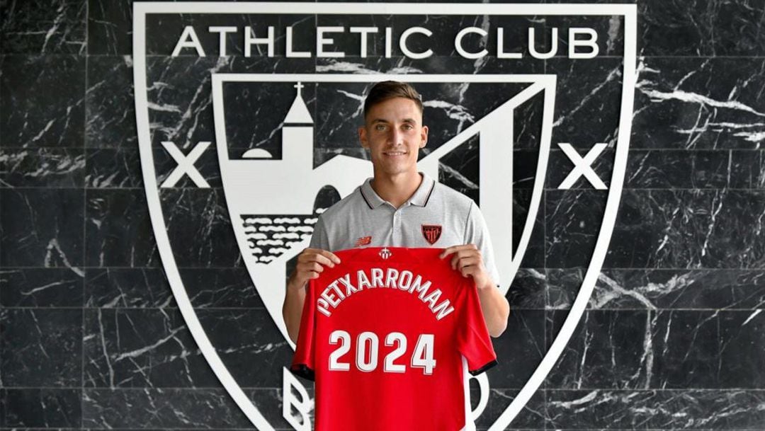 El Athletic Club confirmó el fichaje del defensa Alex Petxarroman, -en la imagen-que llega al equipo rojiblanco tras finalizar su contrato con la Real Sociedad y estará vinculado al equipo rojiblanco hasta el 30 de junio de 2024.  