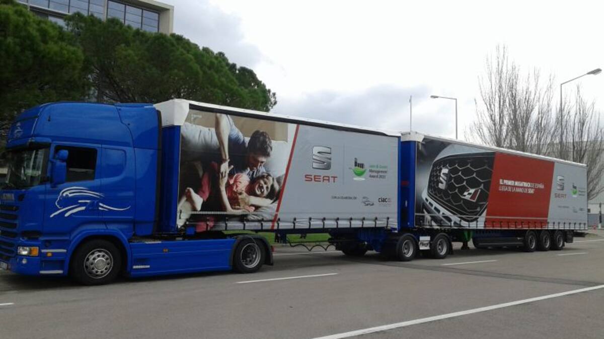 Primera circulació d'un megacamió a les carreteres espanyoles