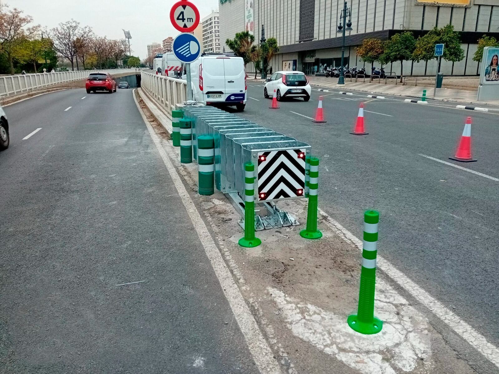 Amotiguador de impactos en la entrada del túnel de Menéndez Pidal