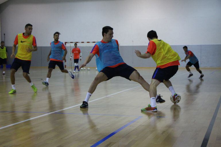 Els jugadors del Barça Lassa al seu entrenament al centre poliesportiu d'Encamp. 