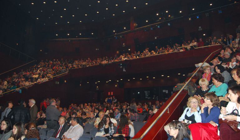 Lleno absoluto en la Gala Solidaria Ser Madrid Oeste en el Teatro del Bosque de Móstoles