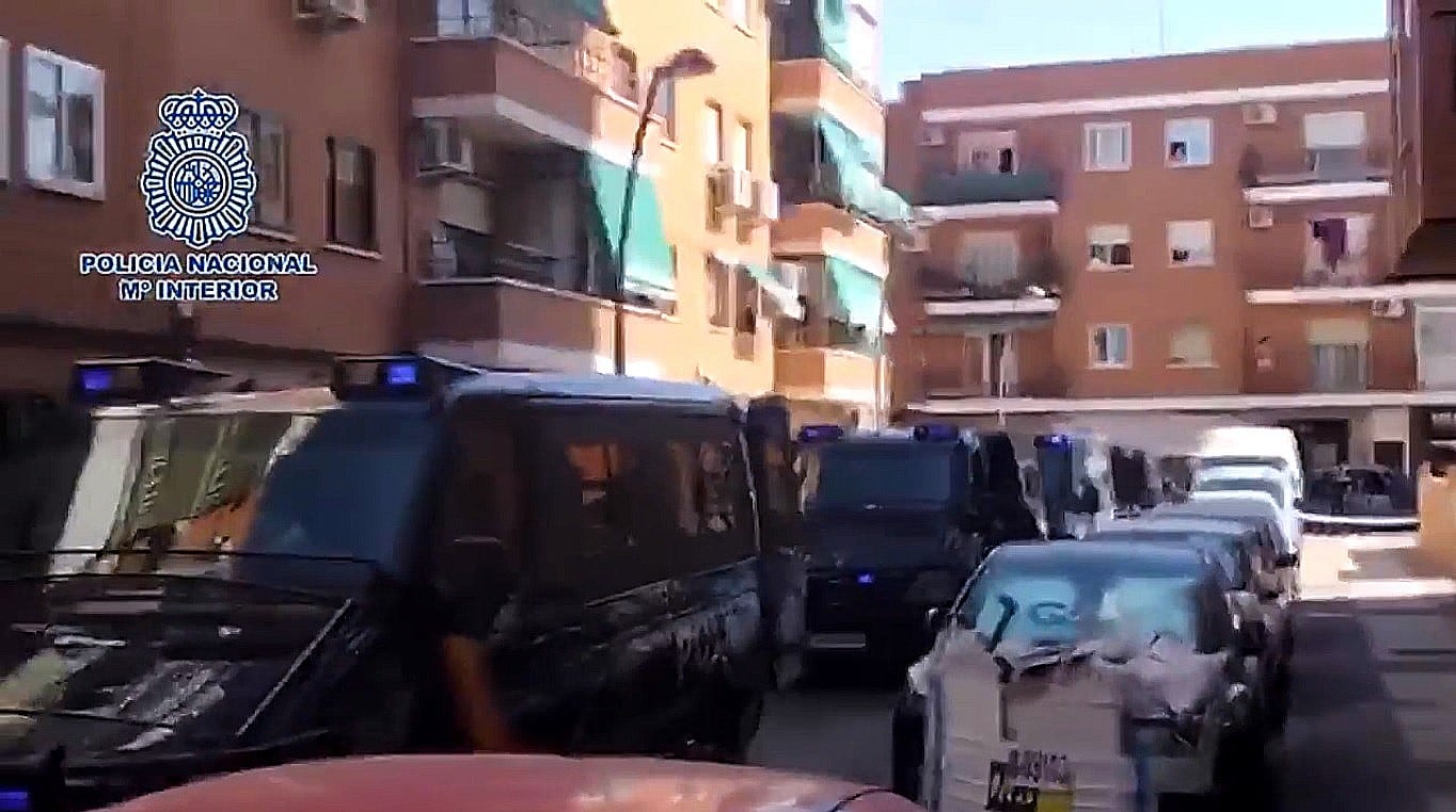 Imagen del operativo desplegado por la Policía Nacional en la Calle Brunete de Getafe