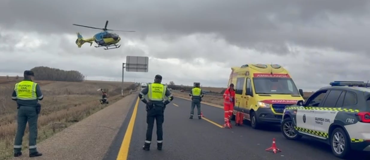 Accidente en la A-6 (Castrogonzalo, Zamora) deja dos heridos por una colisión. Imagen: Guardia Civil de Zamora.