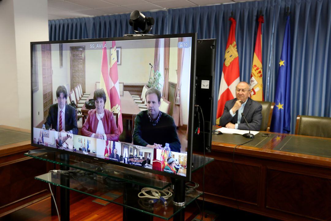 La Delegación del Gobierno informa sobre la constitución de las mesas y el inicio de las votaciones a traves de una videoconferencia con las diferentes subdelegaciones 	 
 