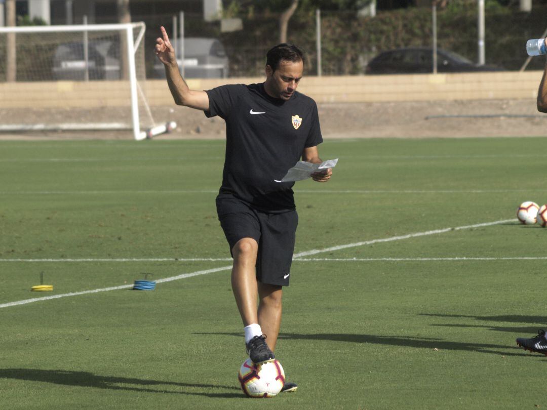 Fran Fernández en el campo de la Vega.