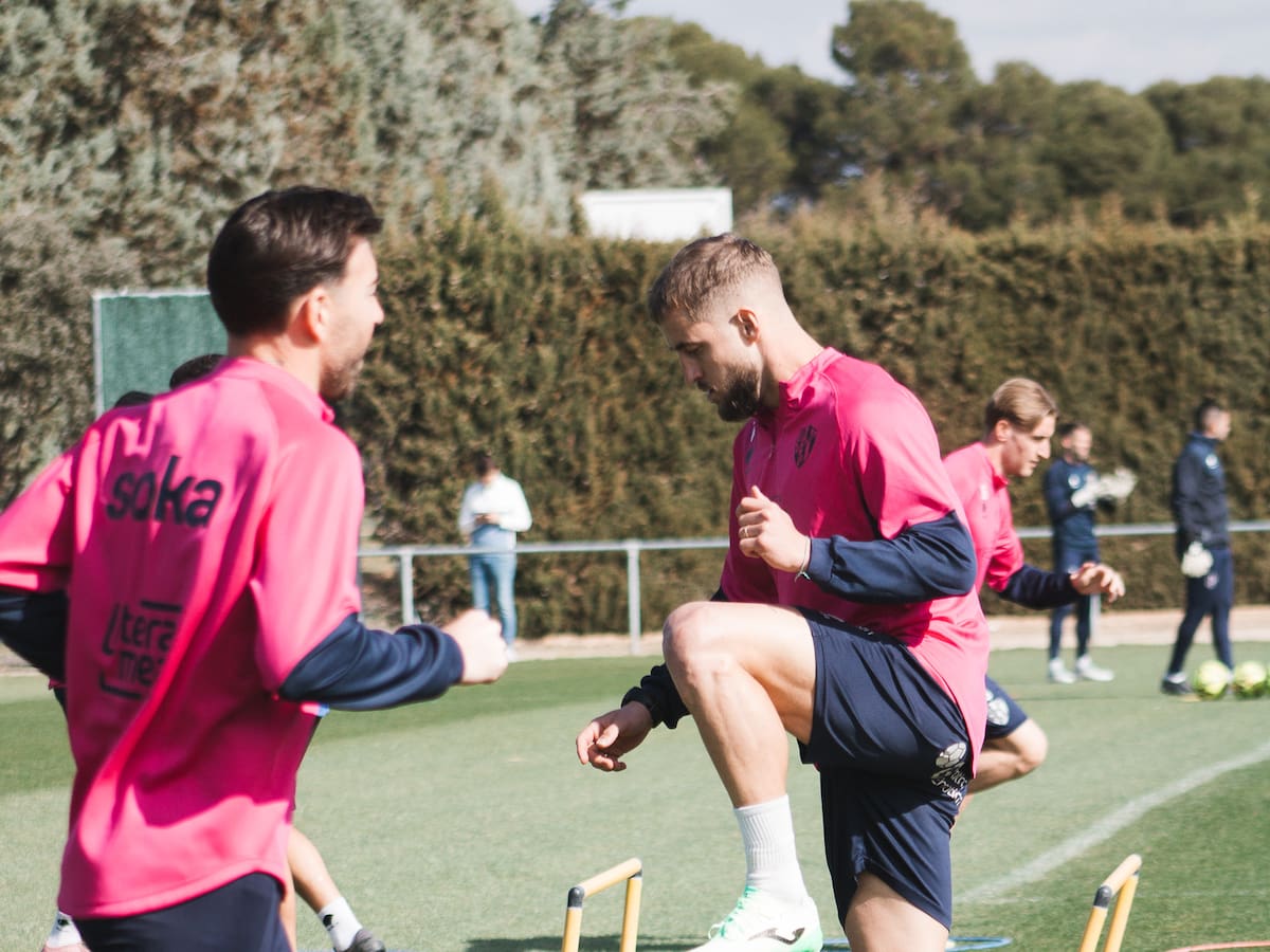 El Huesca afronta la visita al Málaga con Toni Abad, Enol, Liberto y Jesús Álvarez fuera de combate