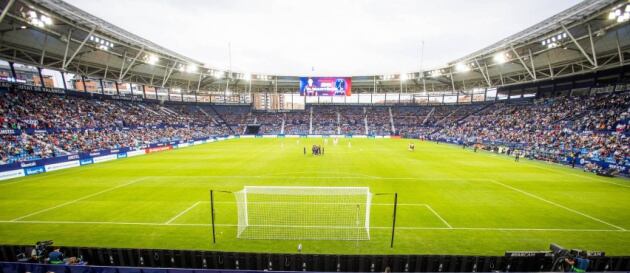 El público ya ha podido disfrutar de la remodelación del Estadio Ciutat de València