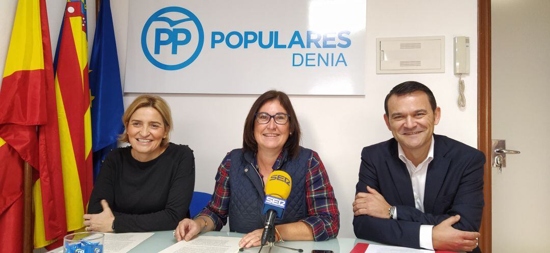 Imagen de archivo de los tres concejales del PP en el Ayuntamiento de Dénia.