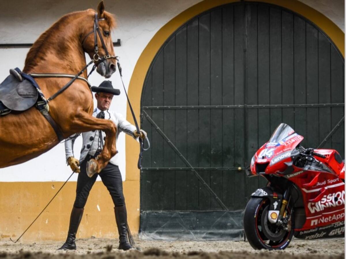 La Real Escuela realiza una gala extraordinaria con motivo del Campeonato del Mundo de MotoGP