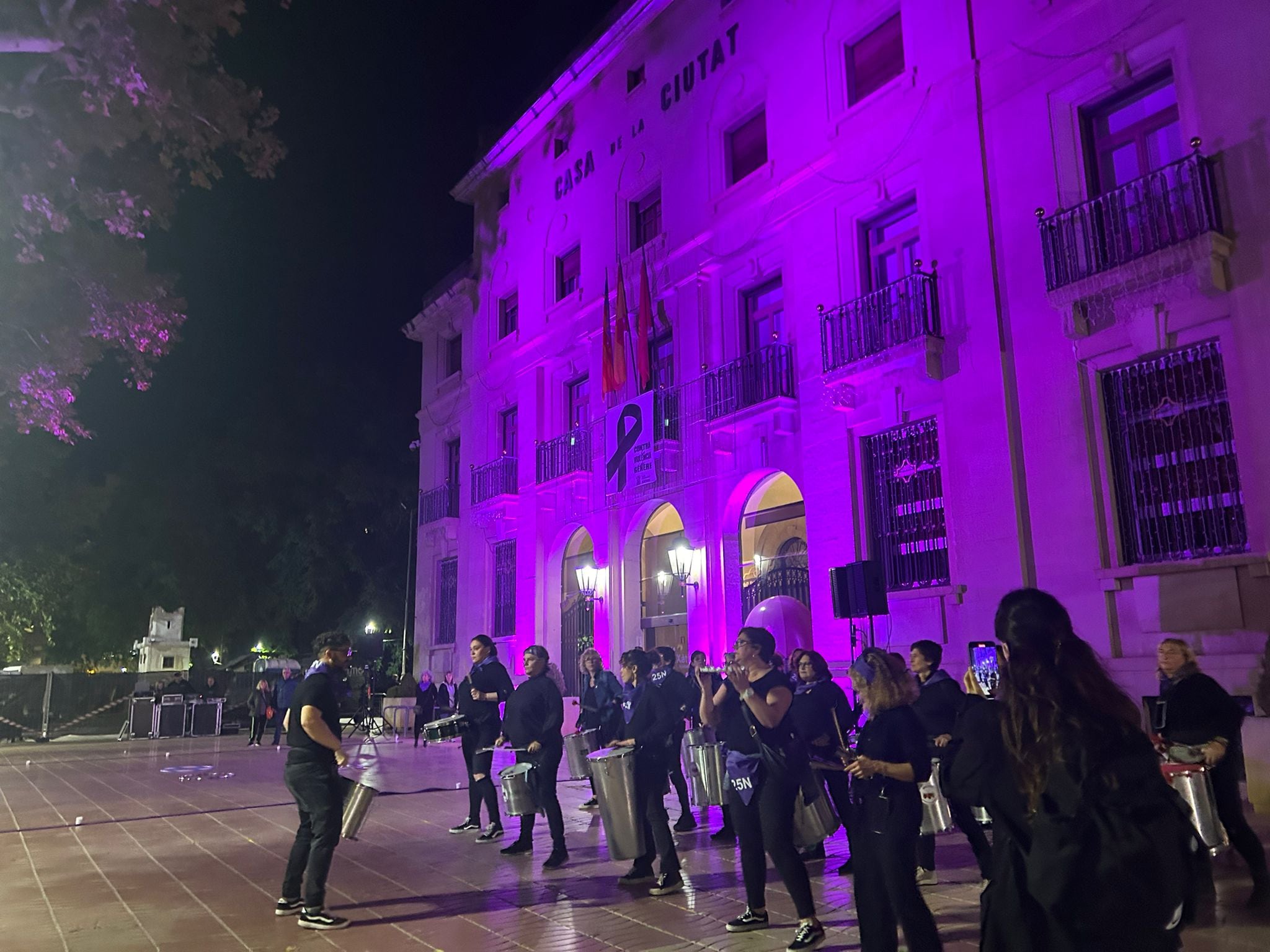 Hoy, ante el Ayuntamiento de Xàtiva