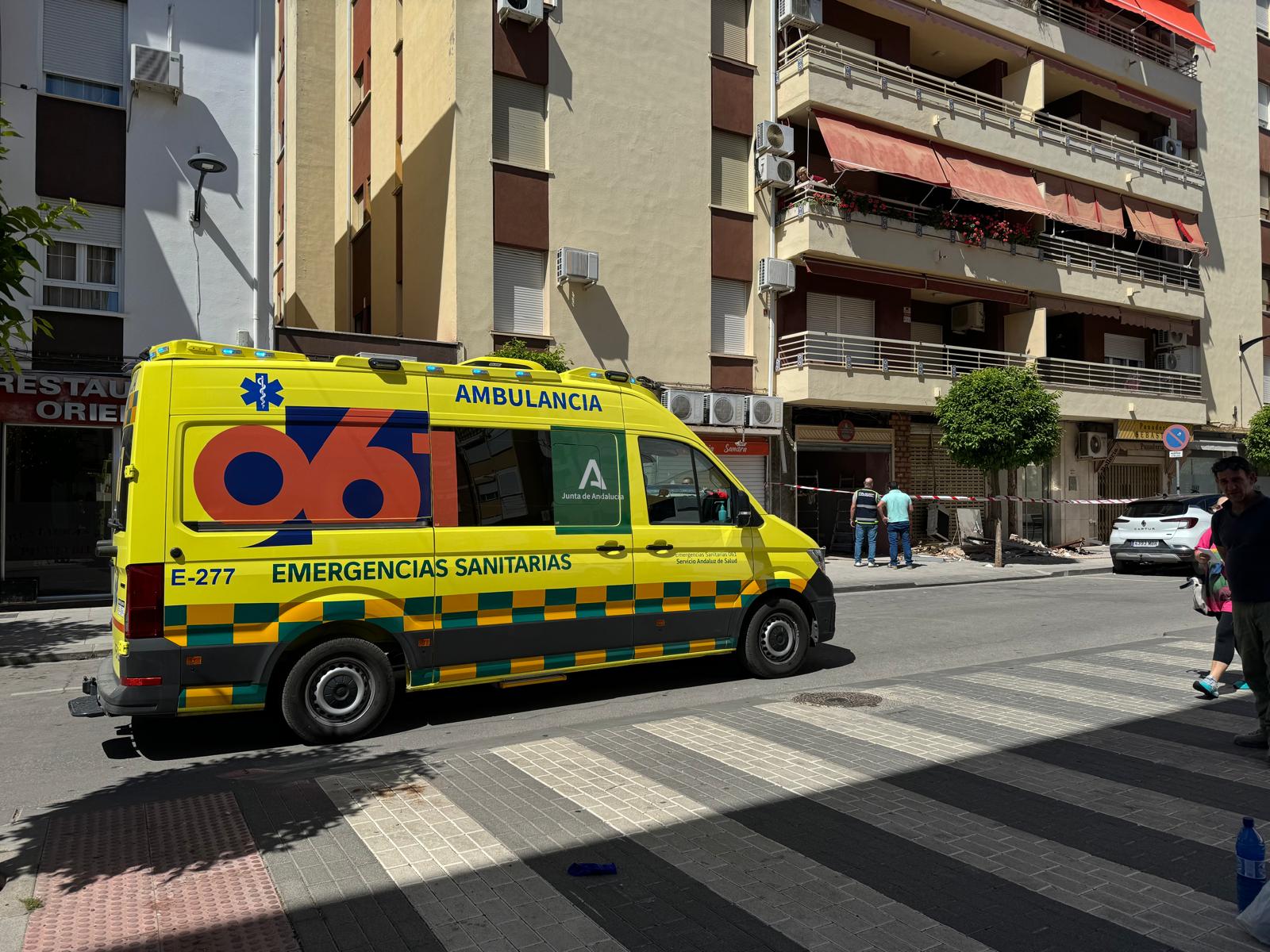 Herido grave un trabajador en Andújar tras desprenderse un balcón