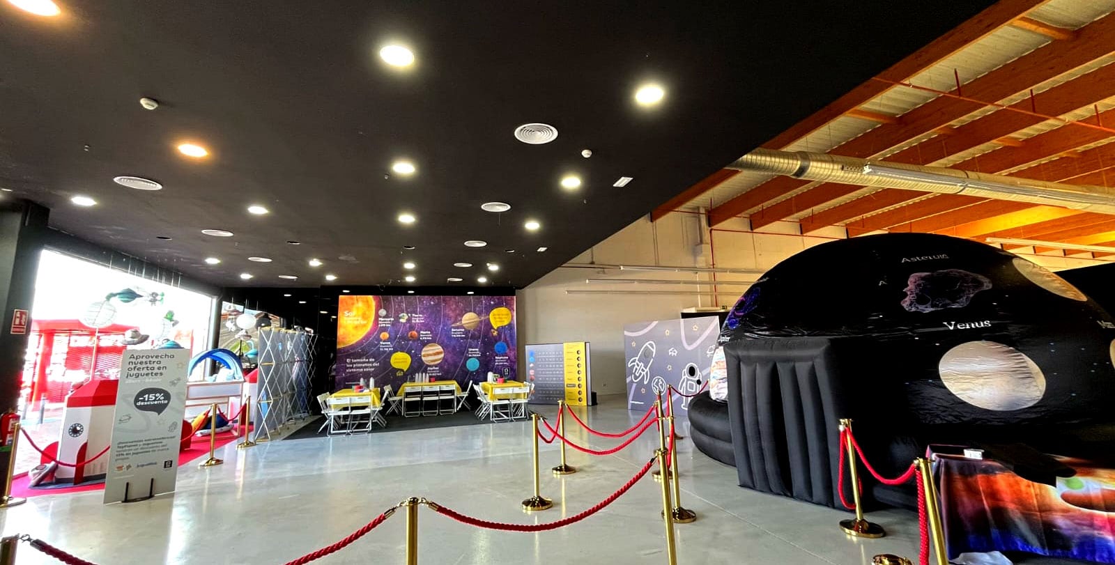 Instalaciones dedicadas a &quot;La Aventura del Espacio&quot; en Luz Shopping