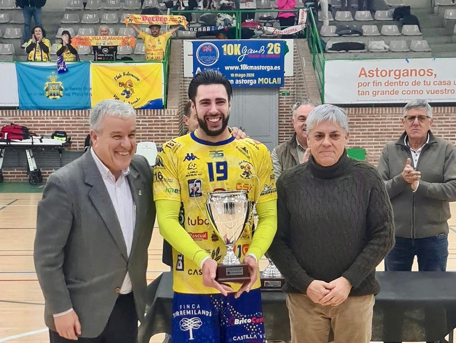Víctor Megías, con el trofeo de subcampeón