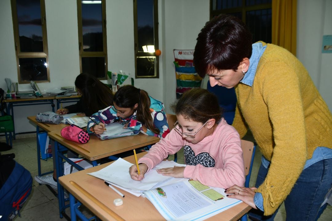 Alumnas de Parauta junto a su monitoria