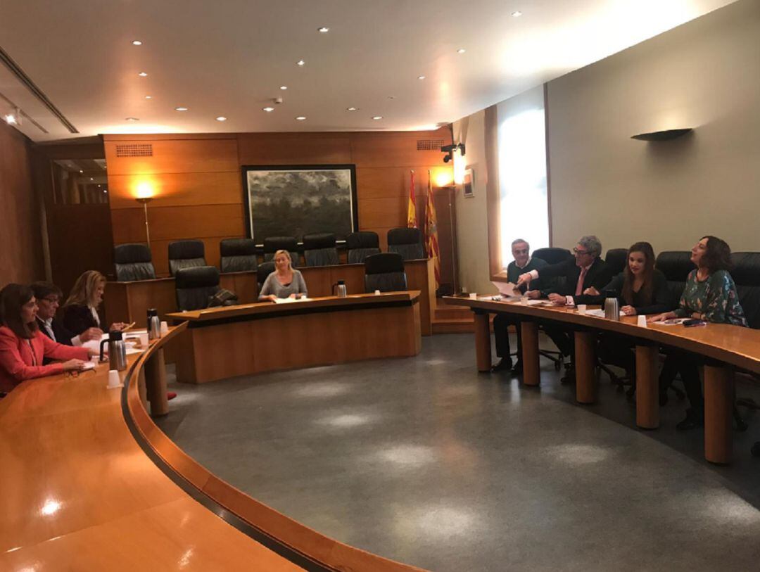 Reunión de la consejera de Economía con los portavoces de las Cortes de Aragón 