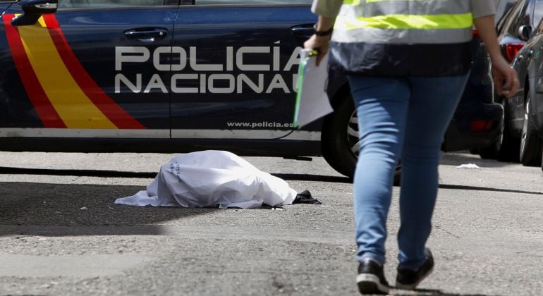 Parte de la escena del crimen donde Francisco Javier Martín Sáez, conocido como el histórico alunicero y butronero &#039;Niño Sáez&#039;, fue asesinado a tiros en el distrito madrileño de Latina. 