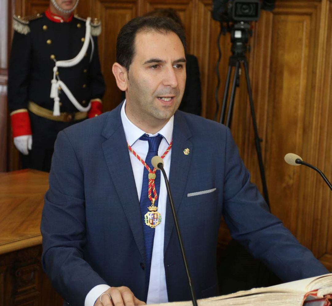Mario Simón en su toma de posesión como alcalde de Palencia