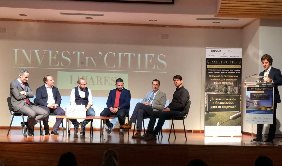 Mesa redonda durante la sesión Invest in Cities.