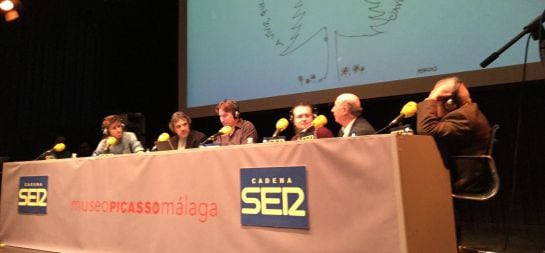 Tertulia de humoristas gráficos. De izquierda a derecha: Aleix Saló, Julio Rey, Javier del Pino, Mauro Entrialgo, José María Pérez Peridis y José Martí Gómez.