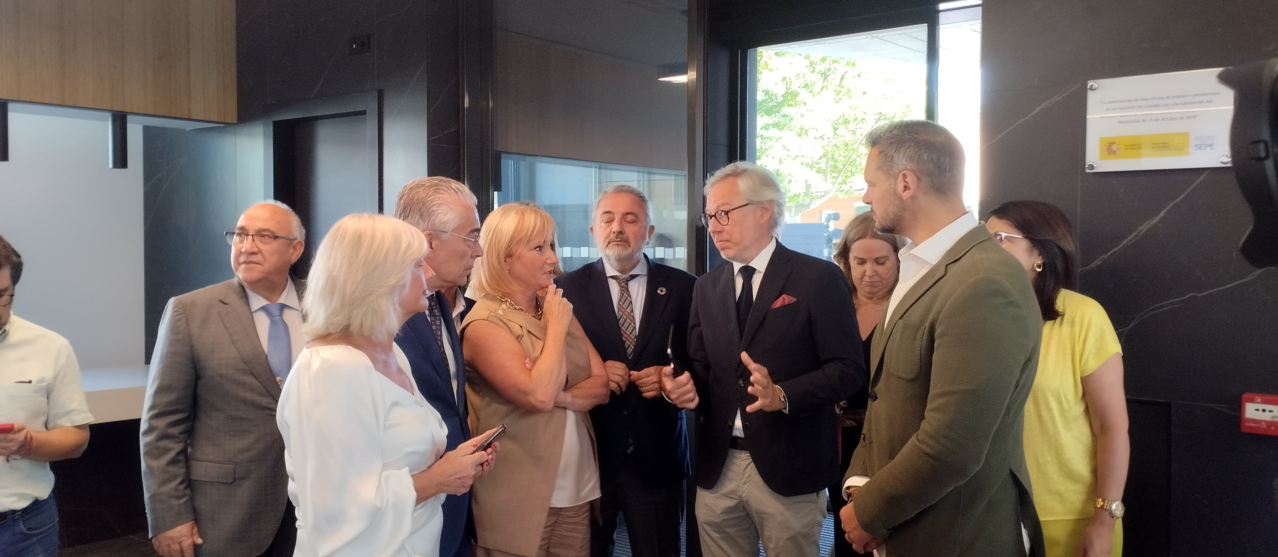 Representantes de las administraciones públicas han visitado la nueva oficina de empleo en la calle Juan de Padilla