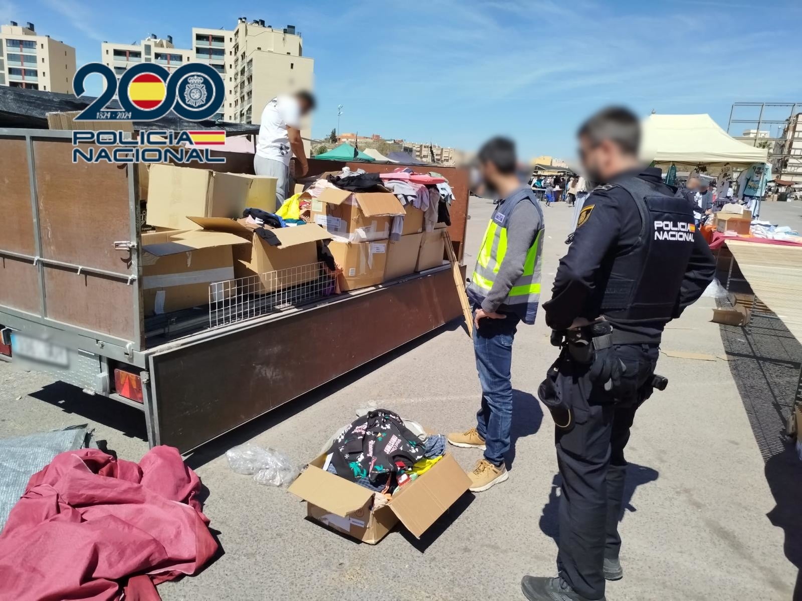 Puesto de mercadillo en Alicante donde se vendía la mercancía sustraída