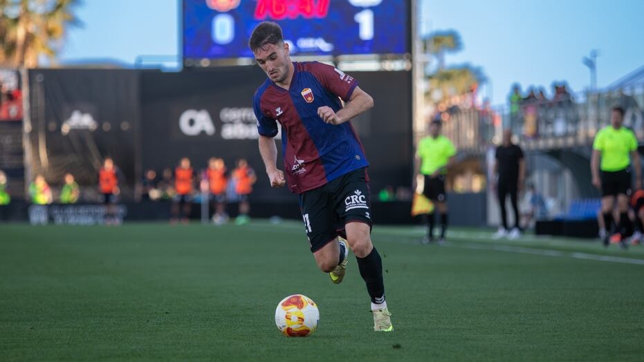 El Eldense pretende mantener el liderato del grupo