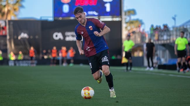 El Eldense pretende mantener el liderato del grupo