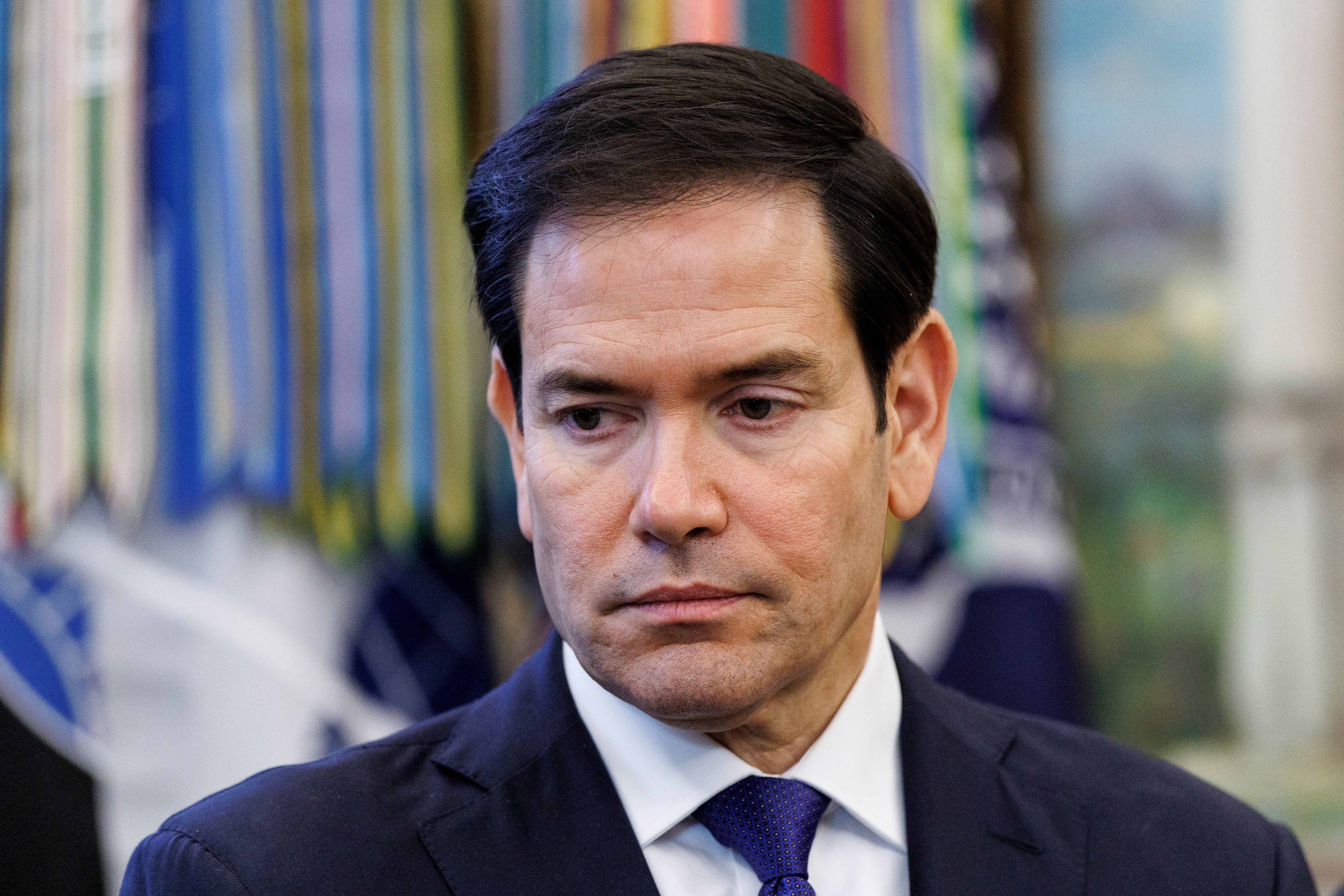 El secretario de Estado de los Estados Unidos, Marco Rubio, asiste a una reunión con el presidente Trump y el Grupo de Trabajo de la Casa Blanca sobre la Copa Mundial de la FIFA 2026 en la Casa Blanca, en Washington D. C., Estados Unidos, el 17 de noviembre de 2025.