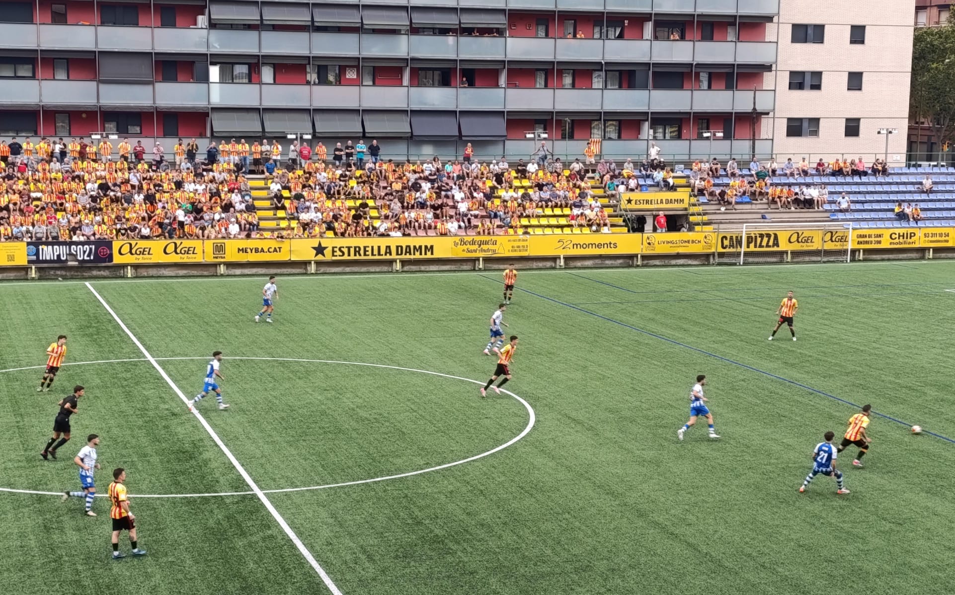 Instante del partido en el Estadio Narcis Sala ante más de 3.400 espectadores