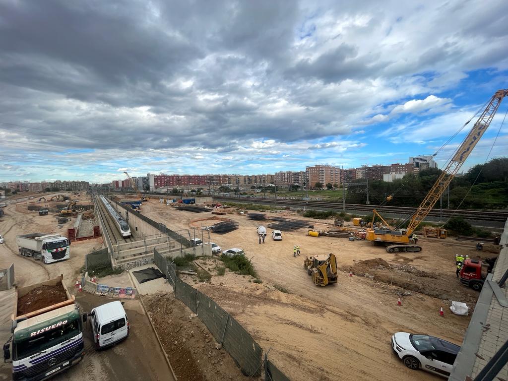 Obras de soterramento de vías a la entrada de València en la zona de Giorgeta