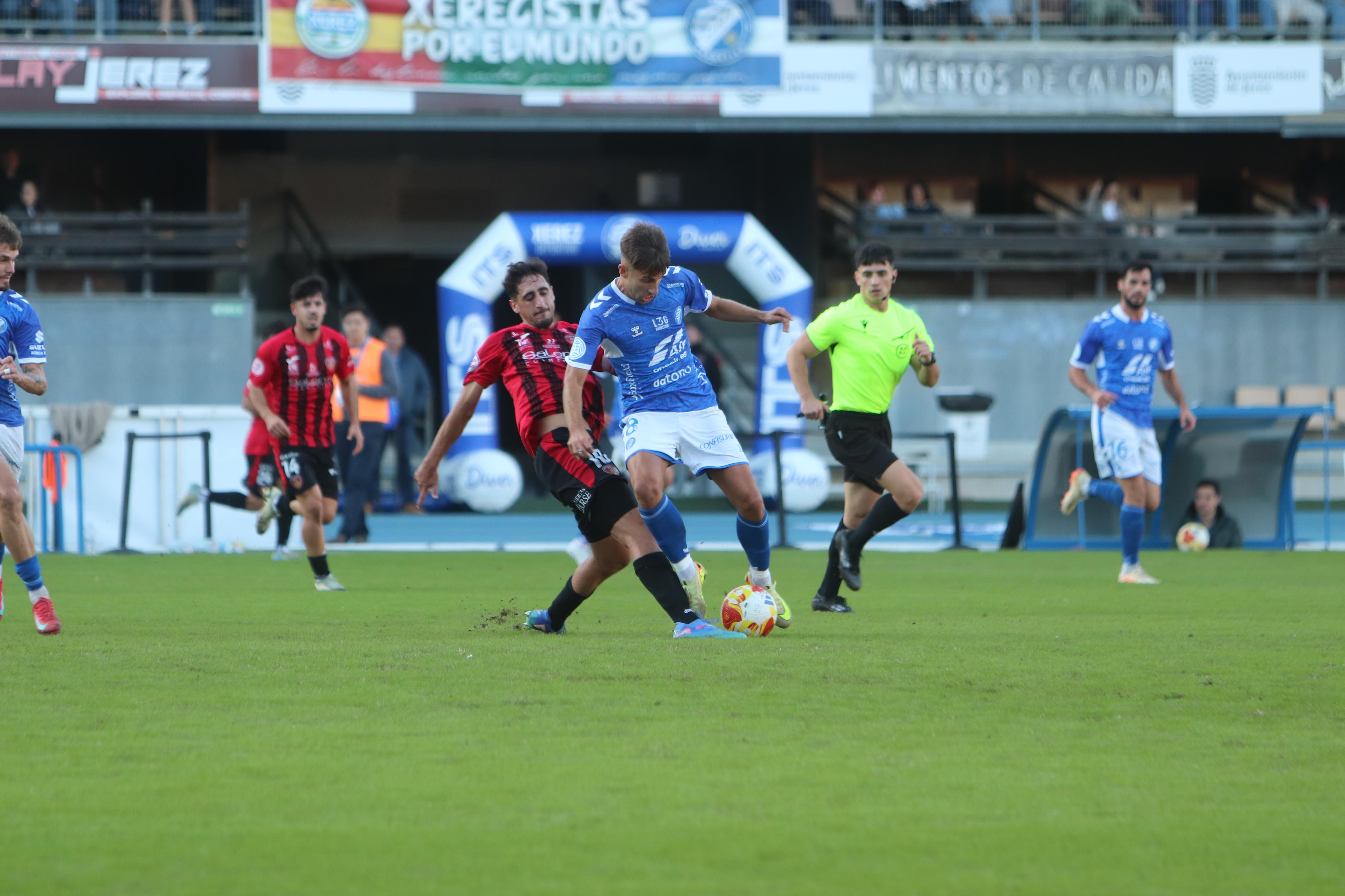 Imagen del partido en Chapín entre el Xerez DFC y el Salerm Puente Genil