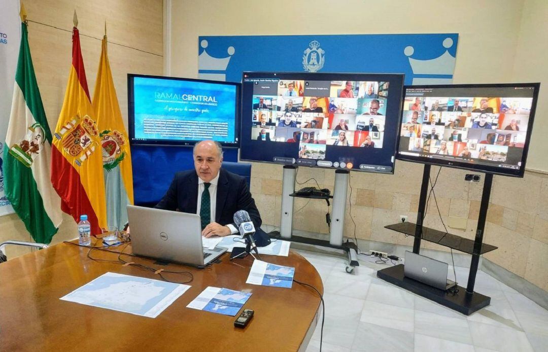 Landaluce durante la intervención.